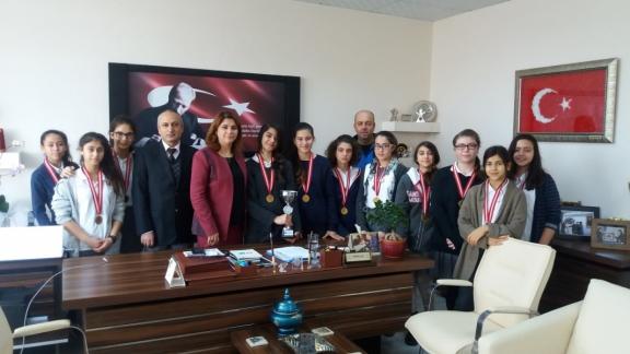 Okulumuz Viranşehir 75.Yıl Ortaokulu Kız Hentbol Takımı İl 1.si Oldu.