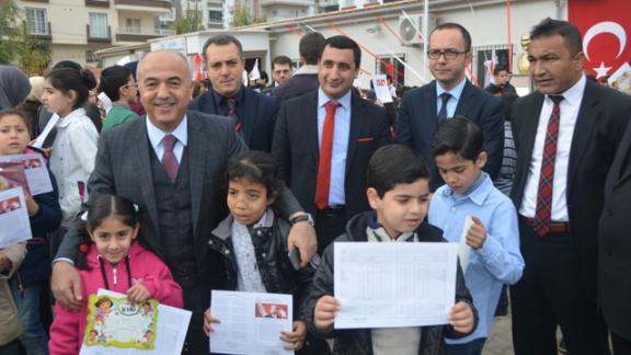 Müsteşar Yardımcısı Yusuf Büyük Suriyeli Çocukların Karne Sevincine Ortak Oldu