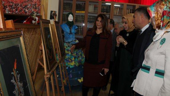 Mezitli Kız Anadolu İmam Hatip Lisesinde Geleneksel Türk Sanatları Sergisi Açıldı