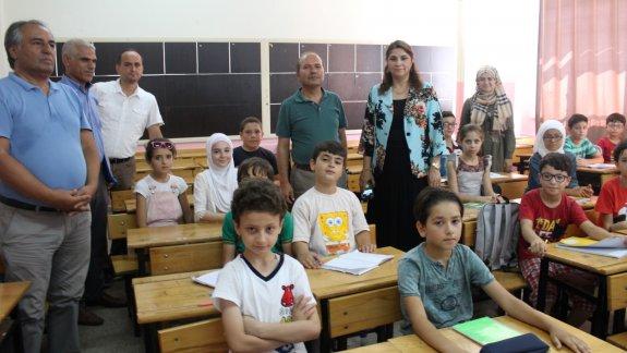 Suriyeli Çocukların Türk Eğitim Sistemine Entegrasyonlarının Sağlanması Projesi Ahmet Hocaoğlu ilk ve Ortaokulunda Devam Ediyor.