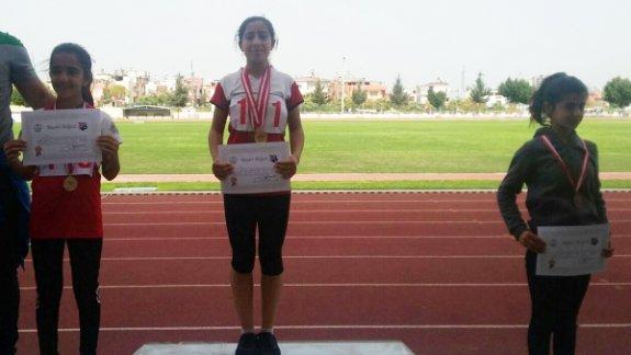 Davultepe Atatürk Ortaokulu Öğrencimiz Atletizmde İl Birincisi Oldu