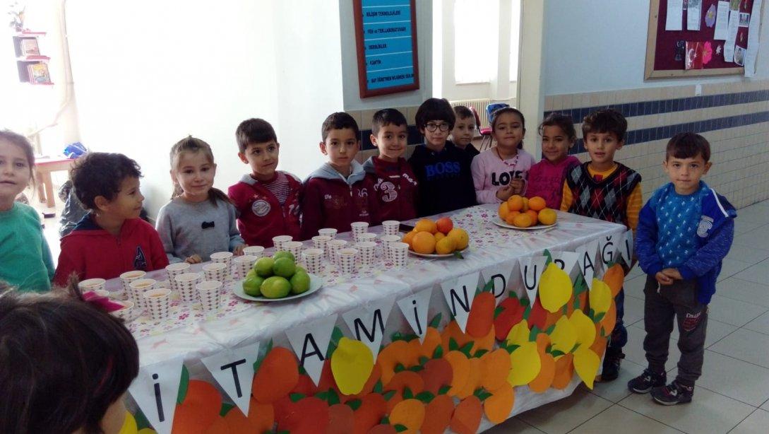 İ.T.O Şehit Mehmet Güçlü İlkokulunda Vitamin Durağı
