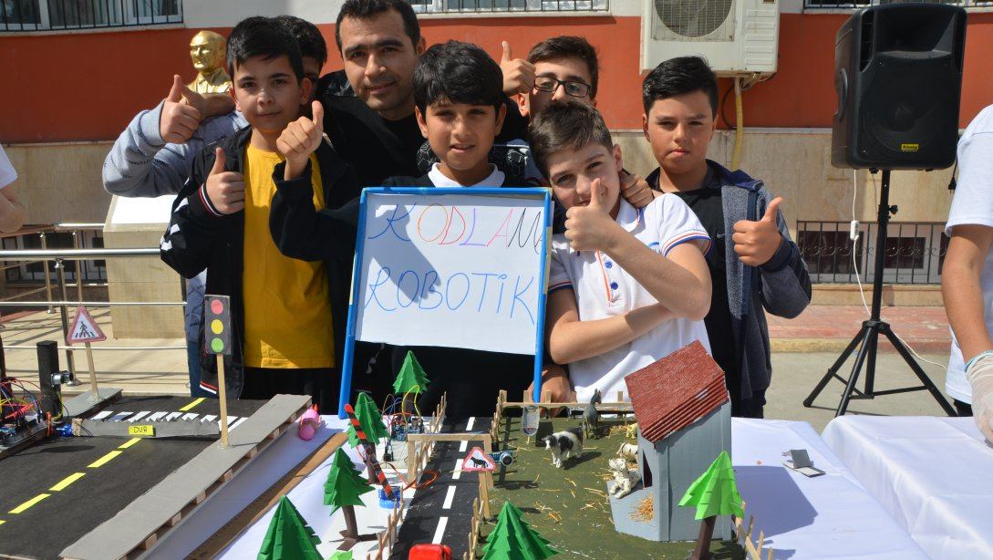 Şehit Fatih Soydan Ortaokulu TÜBİTAK 4006 Bilim Fuarı ve Teknoloji Tasarım Sergisi Yaptı