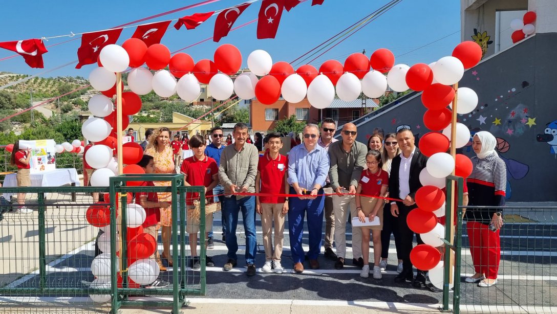 İTO Şehit Mehmet Güçlü Ortaokulu TÜBİTAK 4006 Bilim Fuarı Açılışını Yaptı