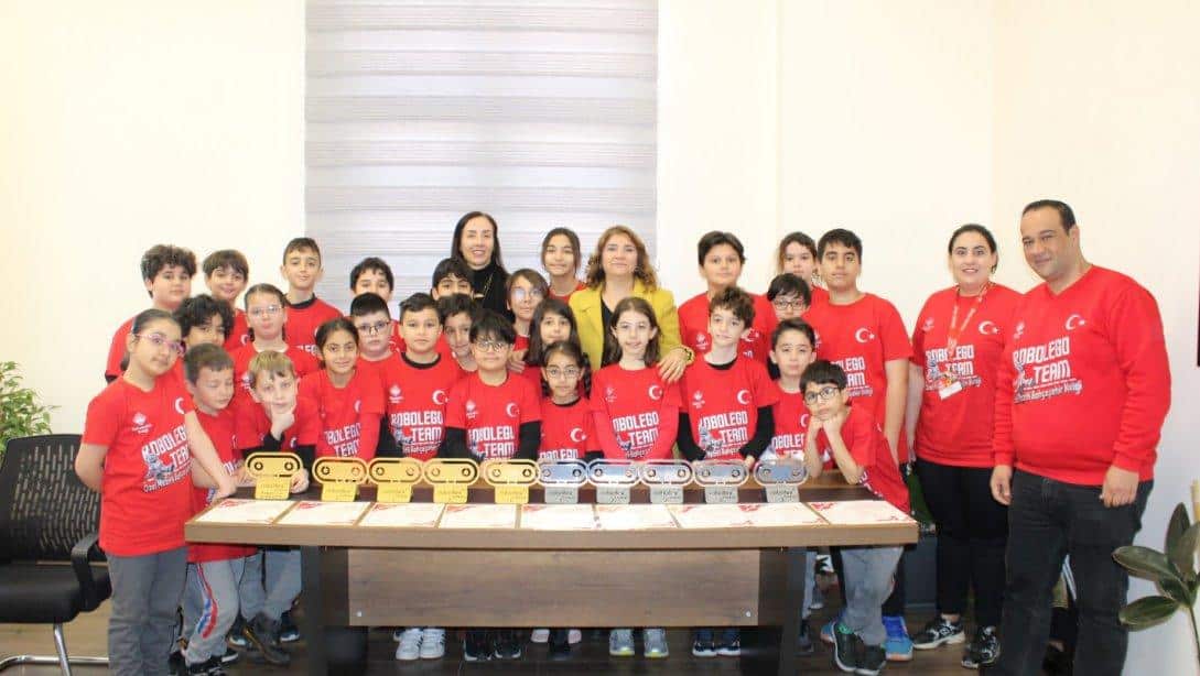 Dünyanın En Büyük Robotik Festivali olan ROBOTEX TURKEY' in ilk ayağı olan Safranbolu Bölge Şampiyonasında Mezitli Bahçeşehir Koleji İlçe Milli Eğitim Müdürümüz Dursun KILIÇ'ı Ziyaret Etti.