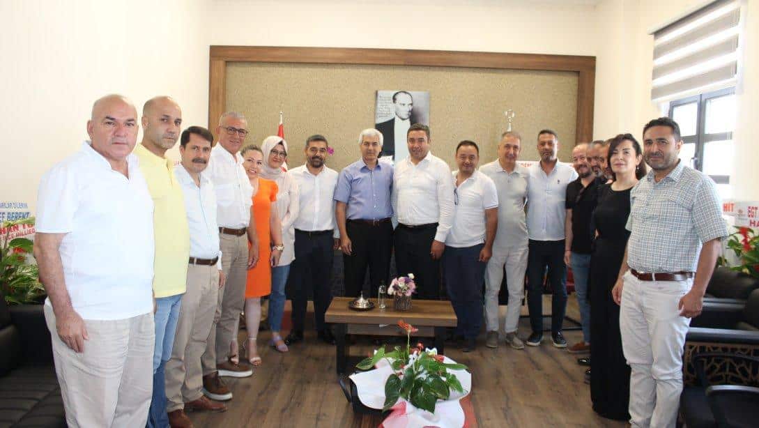 Erdemlililer Derneği Başkan ve Yönetim Kurulu Üyeleri İlçe Milli Eğitim Müdürümüz Mehmet BADAS'ı Ziyaret Ettiler