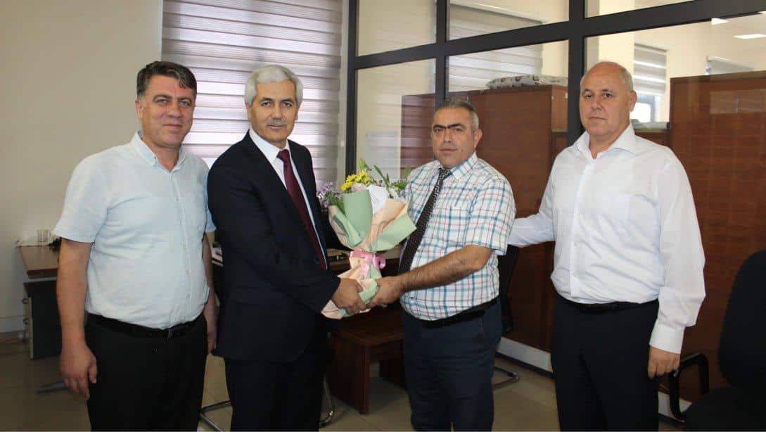 İlçe Milli Eğitim Müdürümüz Mehmet BADAS İlçe Personellerimizden Mehmet ÇINAR'ın 19 Eylül Gaziler Gününü Kutladı.