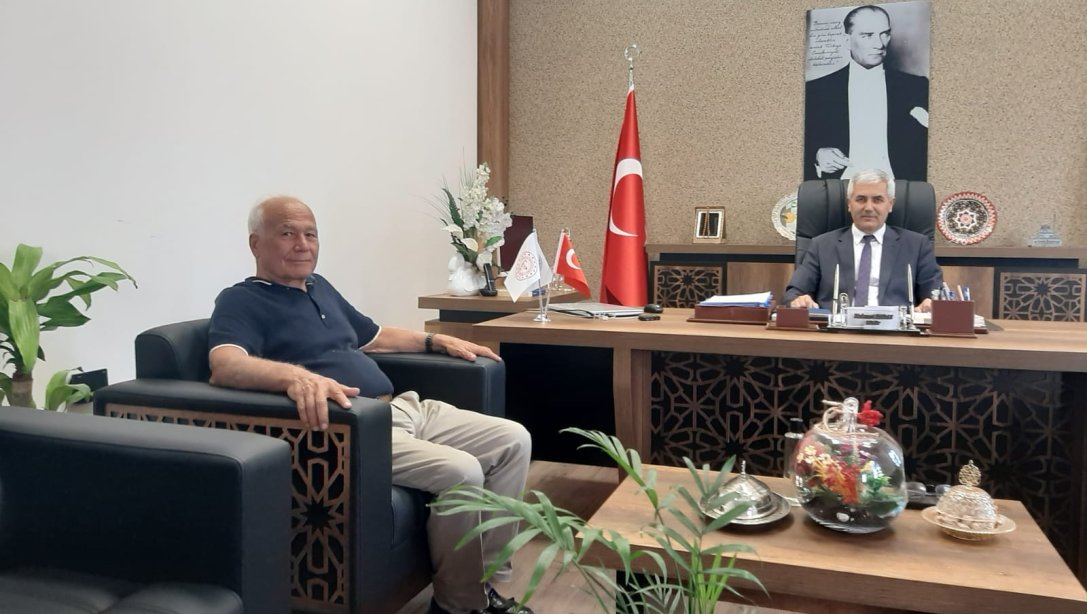 Prof. Dr. Halil KUMBUR, İlçe Milli Eğitim Müdürümüz Mehmet BADAS'ı Ziyaret Etti.