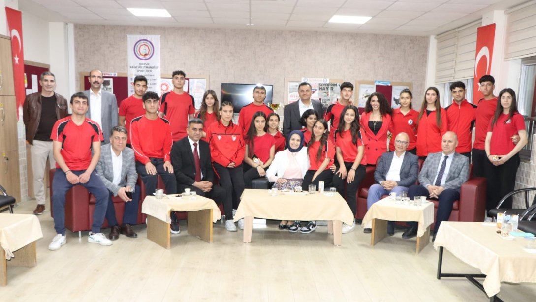 İl Milli Eğitim Müdürümüz Fazilet DURMUŞ, Naim Süleymanoğlu Spor Lisesizde İftar Programına Katıldı.