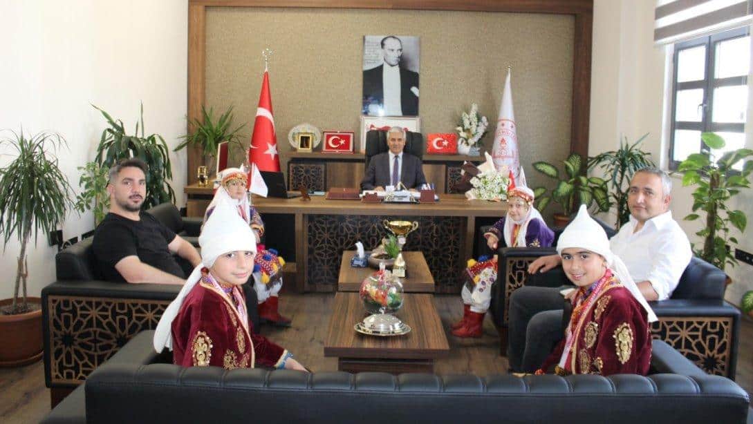 Şehit Yiğitcan Çiğa İlkokulumuz, Okullar Arası Halk Oyunları Yarışmalarında Minikler Düzenlemeli Dalda Mersin İl Birincisi Oldu.